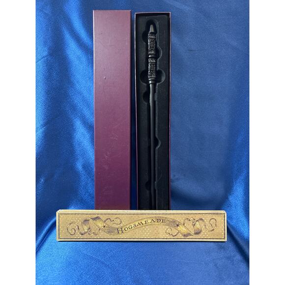 The Wizard World of Harry Potter Prof Snap's Magic Wand and Map - Picture 1 of 6